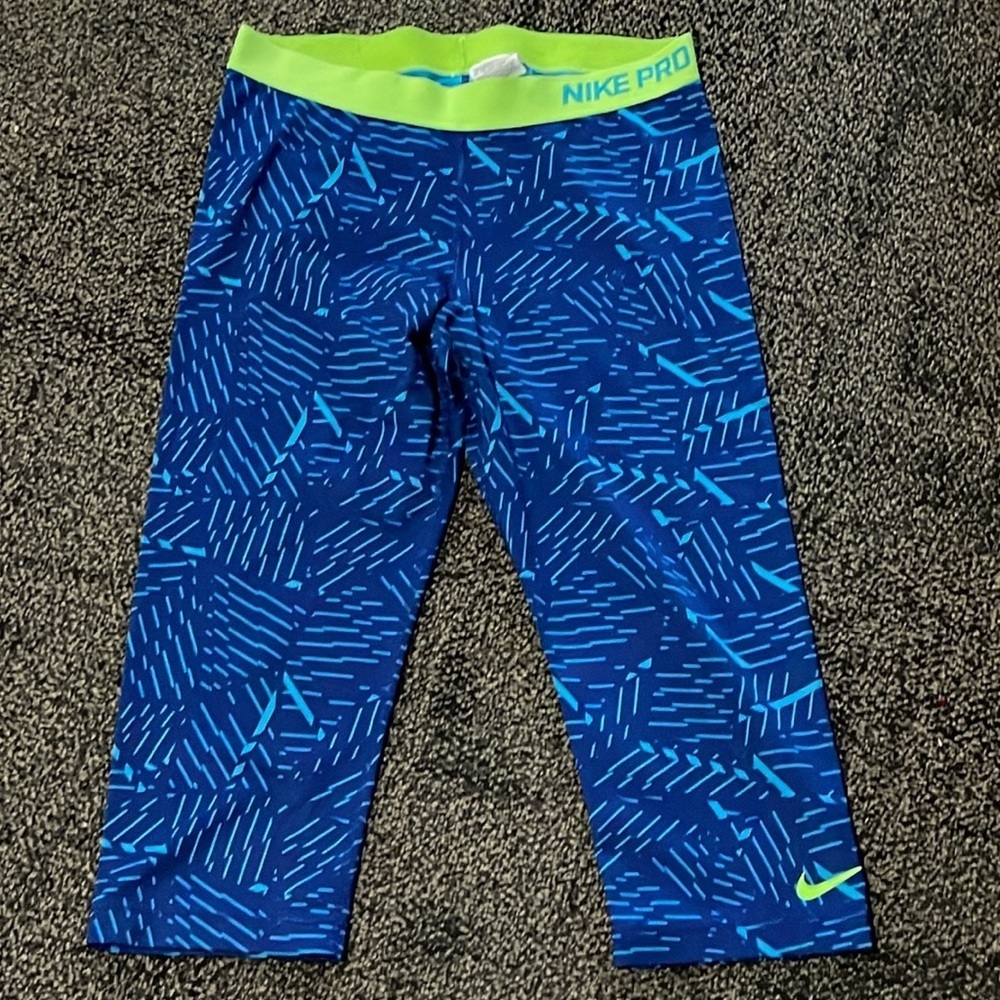 WOMEN’S XL Nike Capri